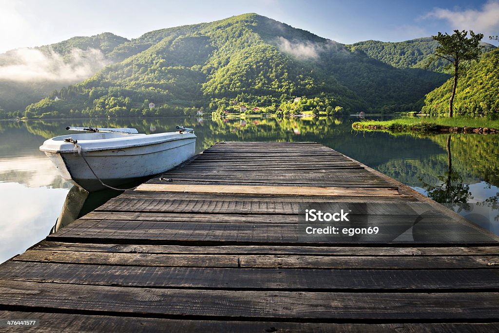 Mañana en el lago - Foto de stock de Agua libre de derechos