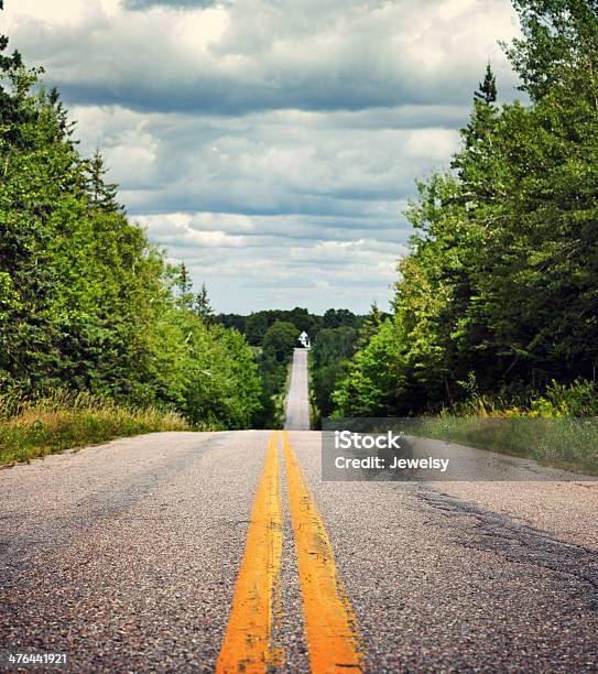 국가 Road 2중 황색 실선에 대한 스톡 사진 및 기타 이미지 - 2중 황색 실선, 2차선 고속도로, 거리