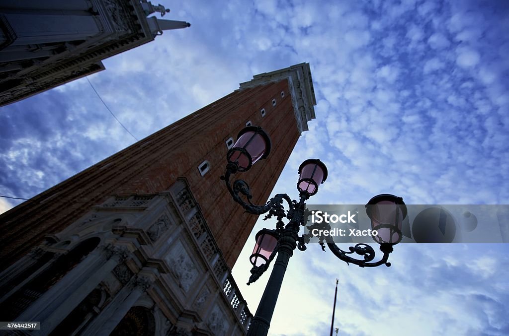 Piazza San Marco presso alba - Foto stock royalty-free di Alba - Crepuscolo