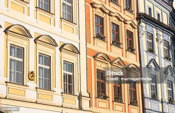 Edifício Na Praça De Relógio Praga - Fotografias de stock e mais imagens de Antigo - Antigo, Ao Ar Livre, Arquitetura