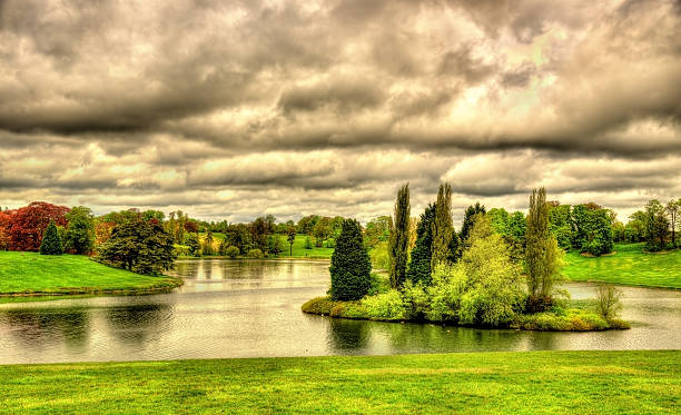 lago no palácio de blenheim-oxfordshire, inglaterra  - blenheim - fotografias e filmes do acervo