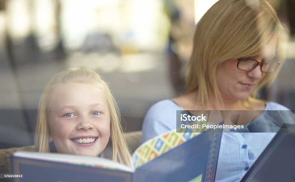 Mon livre préféré - Photo de 10-11 ans libre de droits