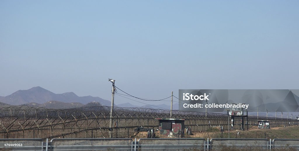 Torri di sicurezza nord, Corea del Sud - Foto stock royalty-free di Corea
