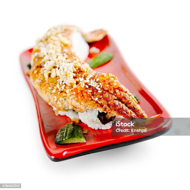 Rollos De Sushi Japonés Tradicional De Nuevo Sobre Un Fondo Blanco Foto de stock y más banco de imágenes de Aguacate