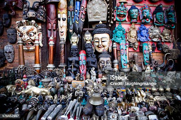 Mercado Oriental Bazaar Nepal Foto de stock y más banco de imágenes de Accesorio de cabeza - Accesorio de cabeza, Adorno, Arreglo