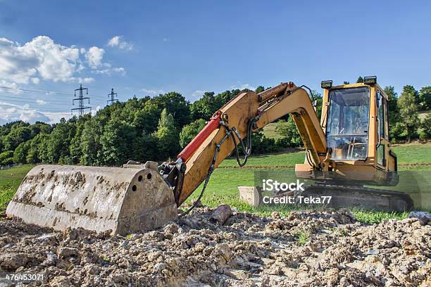 Foto de Excavator No Campo e mais fotos de stock de Amarelo - Amarelo, Arqueologia, Arquitetura