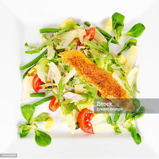 Photo libre de droit de Salade De Poulet Des Légumes Secs Et De Croûtons Au Fromage banque d'images et plus d'images libres de droit de Aliment