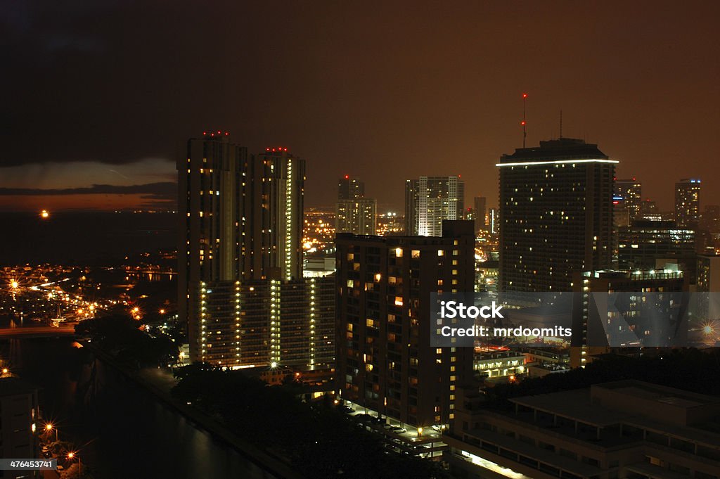Гонолулу на ночь - Стоковые фото Архитектура роялти-фри