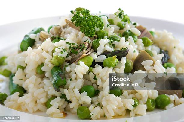 Risotto Con Verduras De Resorte Foto de stock y más banco de imágenes de Espárrago - Espárrago, Guisante, Risotto