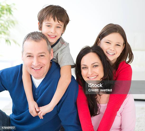 Foto de Família e mais fotos de stock de 10-11 Anos - 10-11 Anos, 40-49 anos, 6-7 Anos