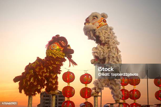 Löwentanz In Chinesischen Neujahr Stockfoto und mehr Bilder von Abenddämmerung - Abenddämmerung, Aktivitäten und Sport, Asiatischer und Indischer Abstammung