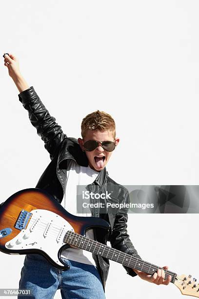 Foto de Ele Tem Uma Atitude Rockstar e mais fotos de stock de Música rock - Música rock, 12-13 Anos, Atividade Recreativa
