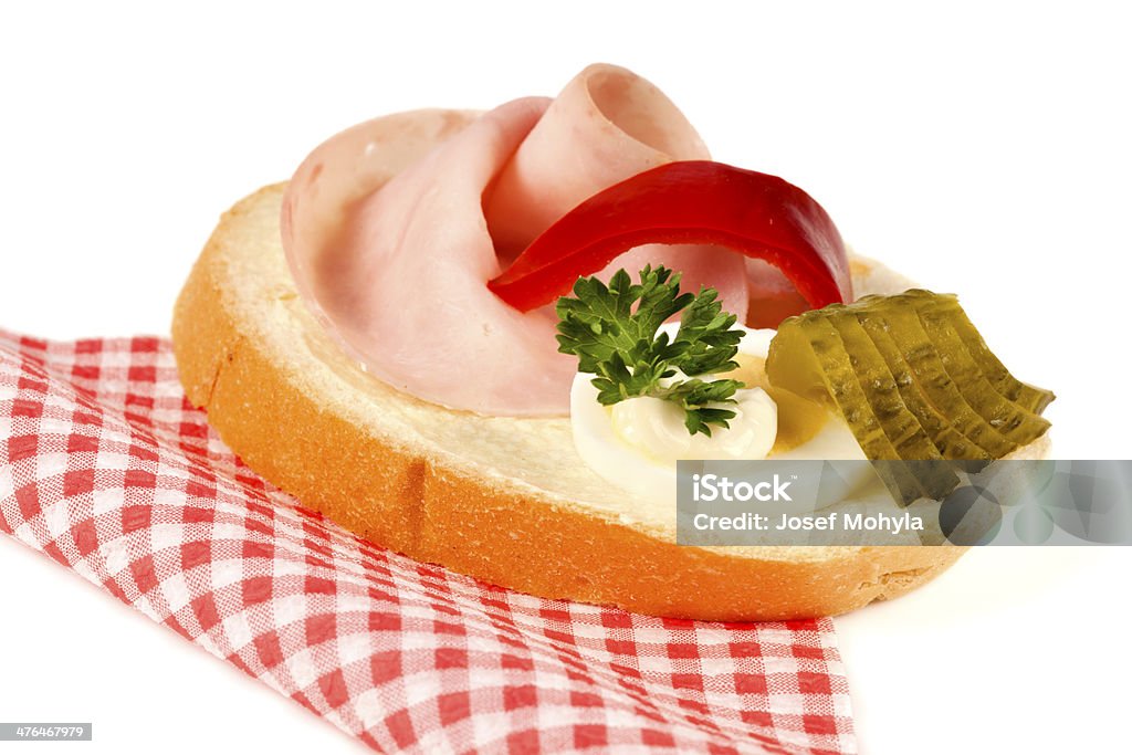 Aprire un panino con prosciutto e uova - Foto stock royalty-free di Antipasto