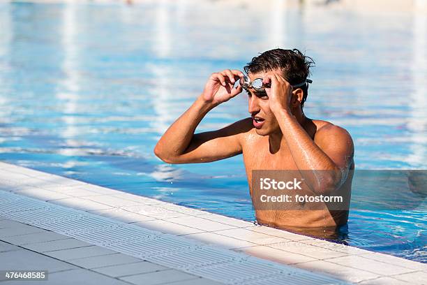 Молодой Человек Плавание В Бассейне Googles — стоковые фотографии и другие картинки 20-29 лет - 20-29 лет, Активный образ жизни, Атлет