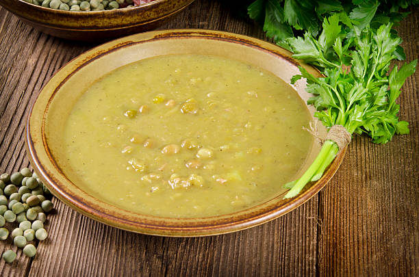 zuppa di piselli - split pea foto e immagini stock