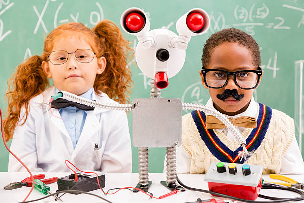 la educación: retro niños haciendo robot en science lab. - child back to school mustache african ethnicity fotografías e imágenes de stock