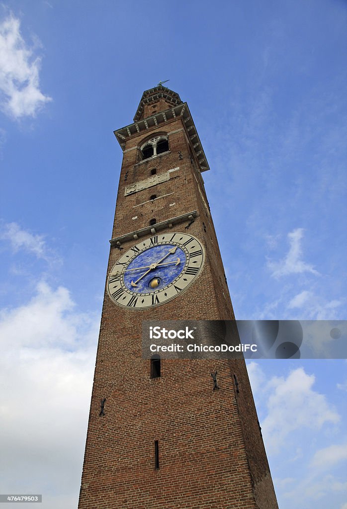 Hohe Turm mit Uhr in roten Ziegeln Palladiana-Basilika - Lizenzfrei Andrea Palladio Stock-Foto