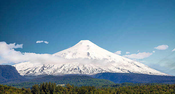 istock Snow covered Volcano Villarica, Chile 476483139