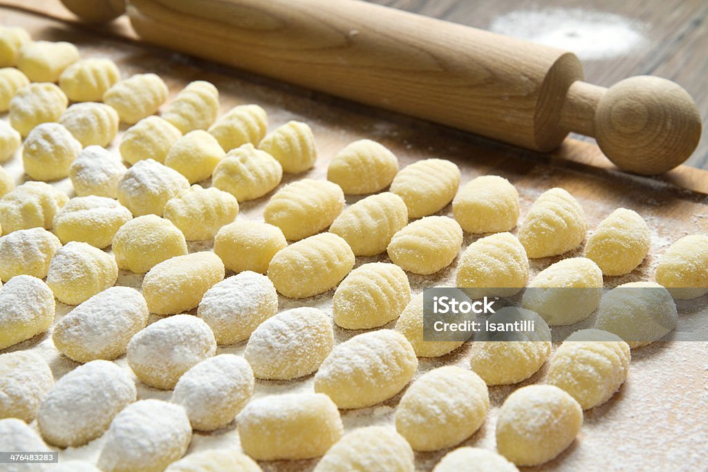 Papas ñoquis caseros frescos listos para cocinar - Foto de stock de Alimento libre de derechos