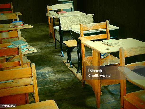 Photo libre de droit de Old School Photo banque d'images et plus d'images libres de droit de Bâtiment vu de l'extérieur - Bâtiment vu de l'extérieur, Couleur rehaussée, Création numérique