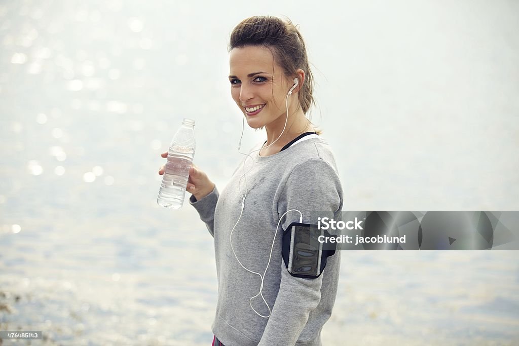 행복함 여성 프로그램 및 생수 - 로열티 프리 20-24세 스톡 사진