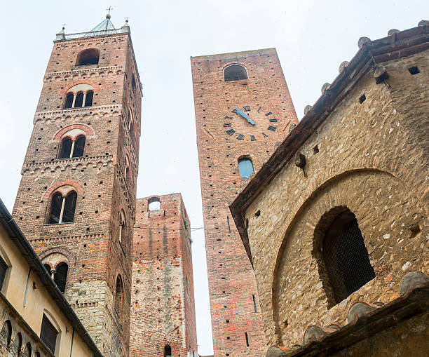 알바 - italy albenga liguria tower 뉴스 사진 이미지