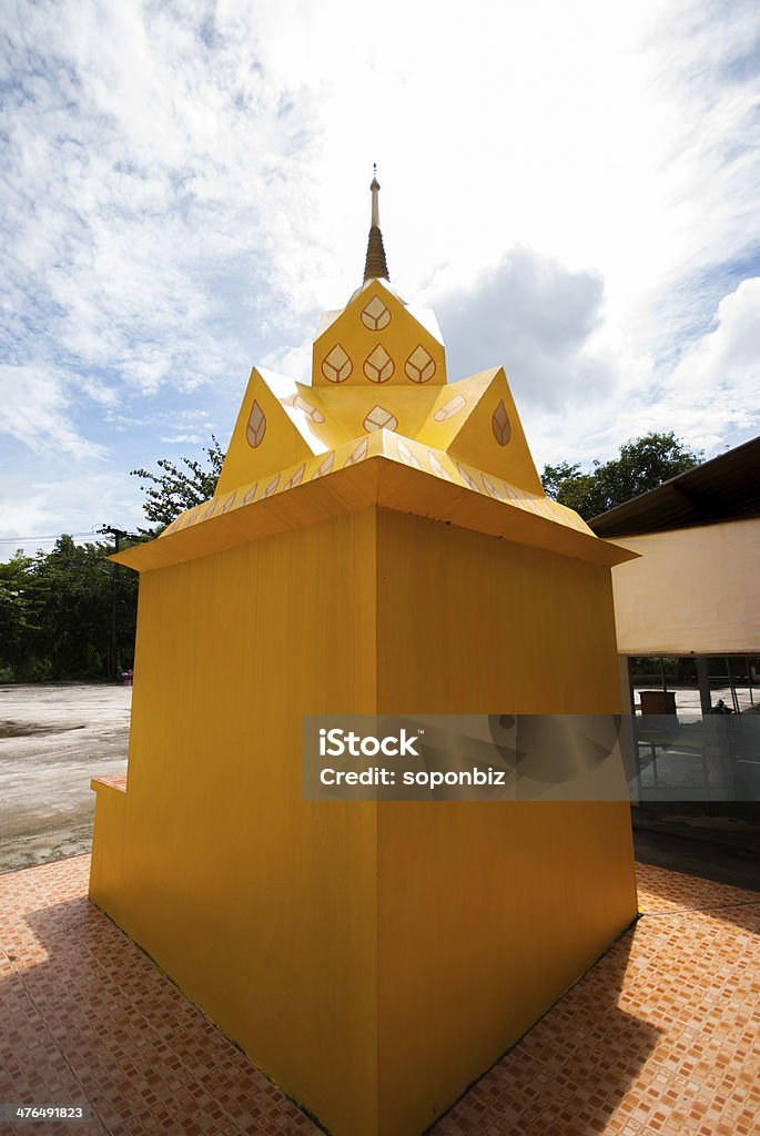 Golden por estupa en Wat - Foto de stock de Arquitectura libre de derechos