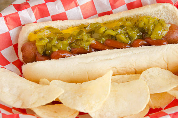 cachorro-quente com mostarda, ketchup e o condimento - pickle relish imagens e fotografias de stock