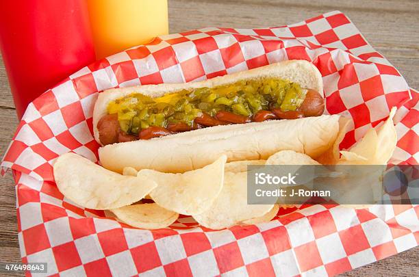 Hot Dog Con Senape Ketchup Assaporate E Trucioli - Fotografie stock e altre immagini di Hot Dog - Hot Dog, Patatine, A quadri