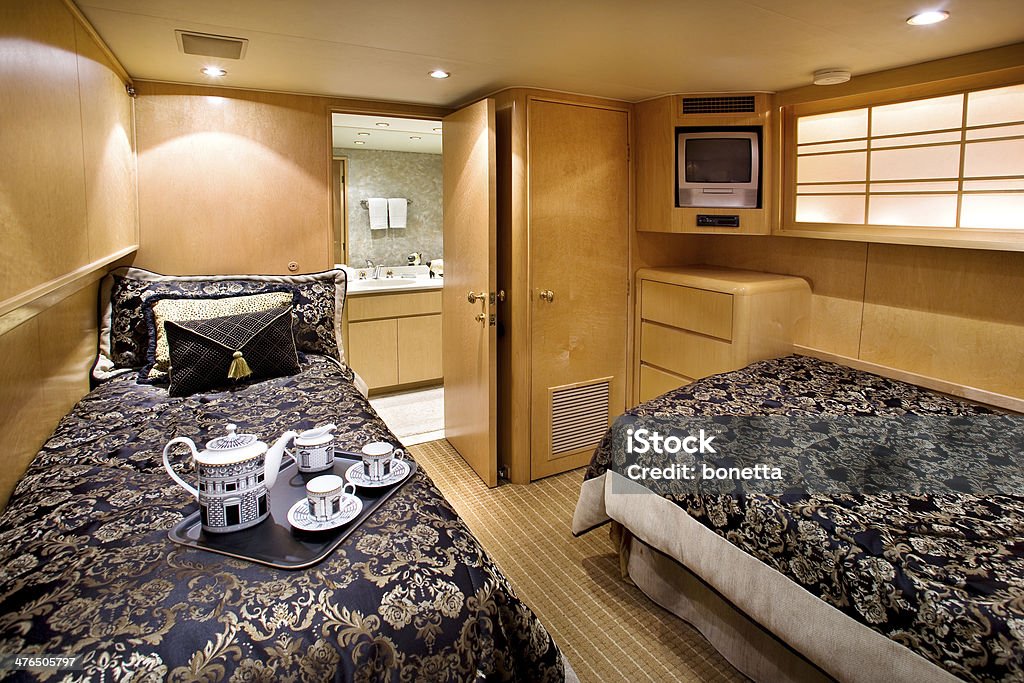 yacht intérieur de la chambre à coucher - Photo de Chambre à coucher libre de droits