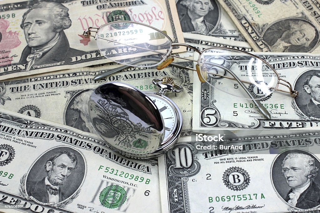 Orologio occhiali dollari - Foto stock royalty-free di Affari