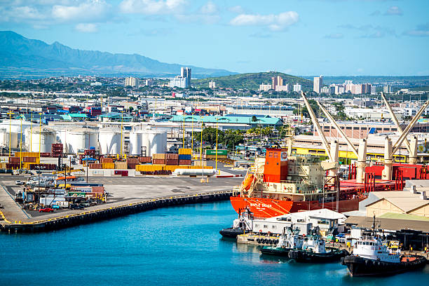 porto de honolulu, havaí, eua - harbor editorial industrial ship container ship imagens e fotografias de stock