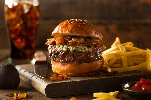 juicy blue cheese hamburger - beer hamburger american culture beef stock-fotos und bilder