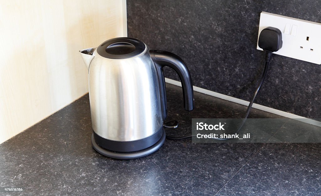 Edelstahl-Wasserkocher - Lizenzfrei Steckdose Stock-Foto