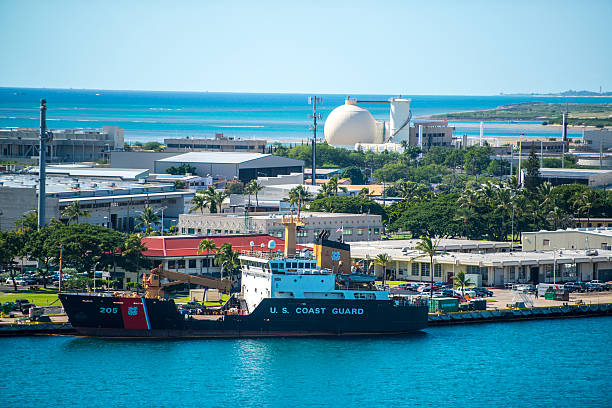 харбор в гонолулу, гавайи, сша - harbor editorial industrial ship container ship стоковые фото и изображения