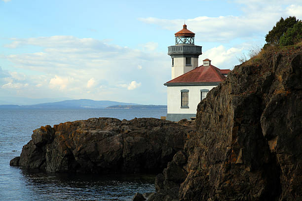 Beware of Rocks The Lime Kiln historic lighthouse on San Juan Island, in Washington State.   lime kiln lighthouse stock pictures, royalty-free photos & images