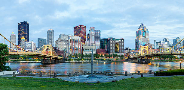 istock Pittsburgh, Pennsylvania Lit Up 476519296