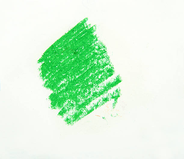 grüne wachs pastell kreide vor ort isoliert auf weißem hintergrund - wachsmalkreide stock-fotos und bilder