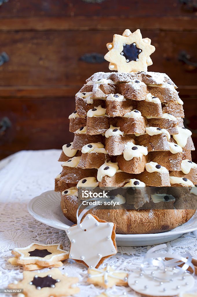 Pandoro włoski Deser christmas tree - Zbiór zdjęć royalty-free (Pandoro)