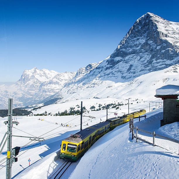 tren hasta jungfraujoch - eiger switzerland mountain sport fotografías e imágenes de stock