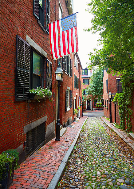 rua acorn beacon hill de boston de paralelepípedos - house colonial style residential structure new england - fotografias e filmes do acervo