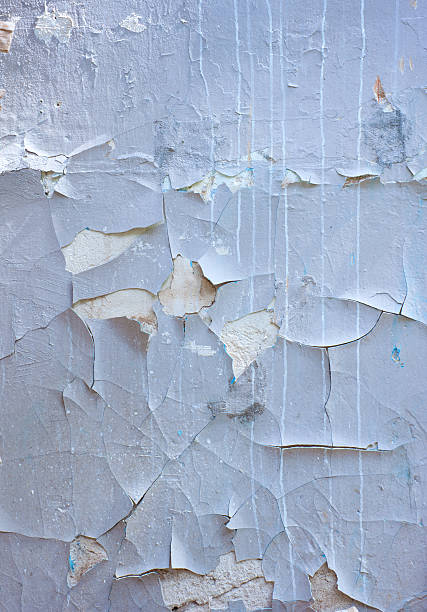 istock Plaster covered with old shabby  paint 476554735