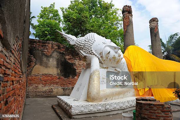 A Estátua Do Buda Reclinado Imagem Wat Yai Chaimongkol - Fotografias de stock e mais imagens de Acidentes e Desastres