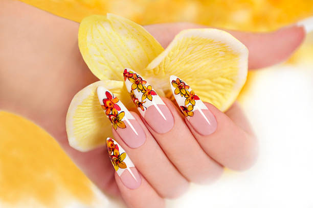 amarillo orquídeas. - fingernail acrylic women beauty fotografías e imágenes de stock