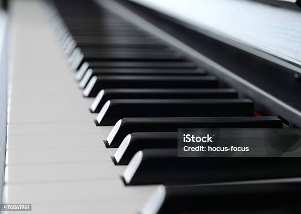 Pianino - zdjęcia stockowe i więcej obrazów Bez ludzi - Bez ludzi, Biały, Czarny kolor