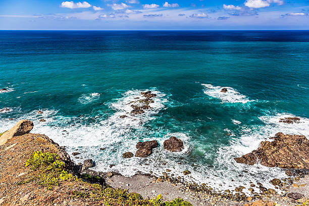 istock Stone coast of ocean with waves 476562548