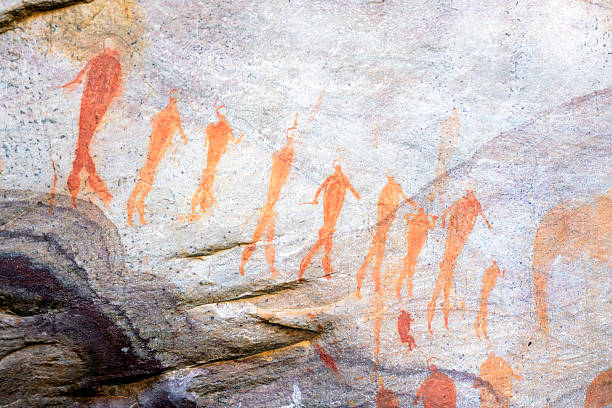 rock cuadros que retratan personas - cave painting rock africa bushmen fotografías e imágenes de stock