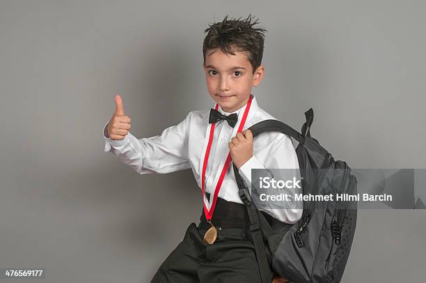 소년만 학생이 메달 교육에 대한 스톡 사진 및 기타 이미지 - 교육, 금메달, 가방