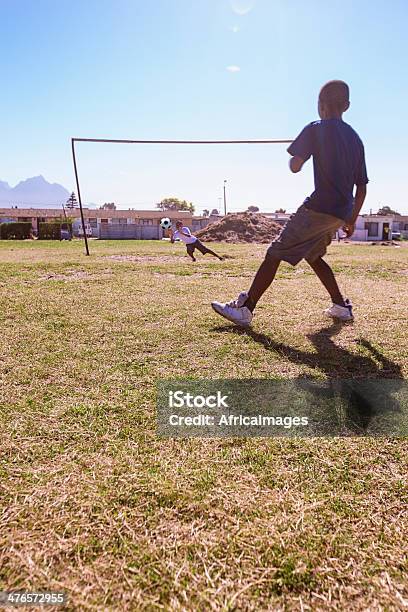 Ragazzo Salvataggio Di Una Penale In Gugulethu Città Del Capo Sudafrica - Fotografie stock e altre immagini di Accuratezza