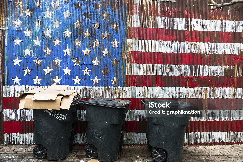 Amerikanische Flagge und Müll Dosen - Lizenzfrei Amerikanische Flagge Stock-Foto